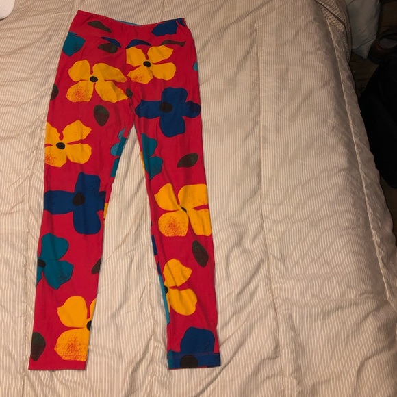 LulaRoe red floral leggings - Picture 3 of 8